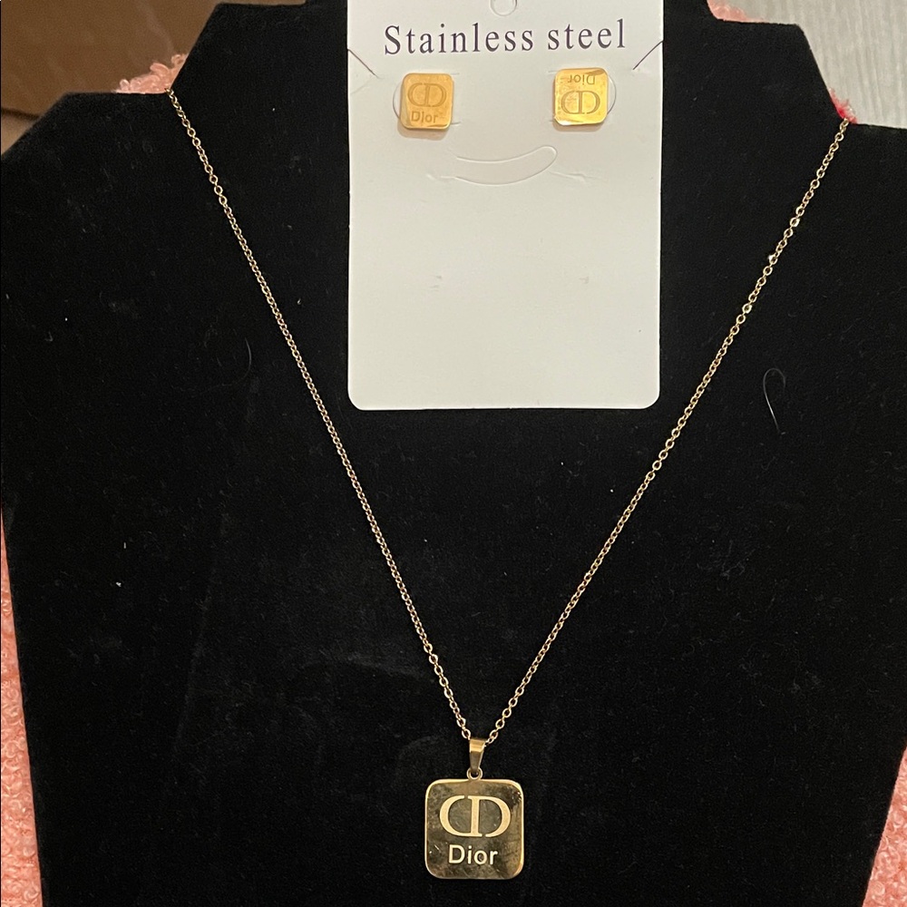 Dior Gold Square Pendant Necklace Set